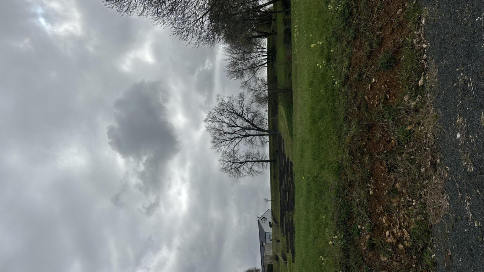 Terrain constructible de 420m2 à Huillé-Lézigné