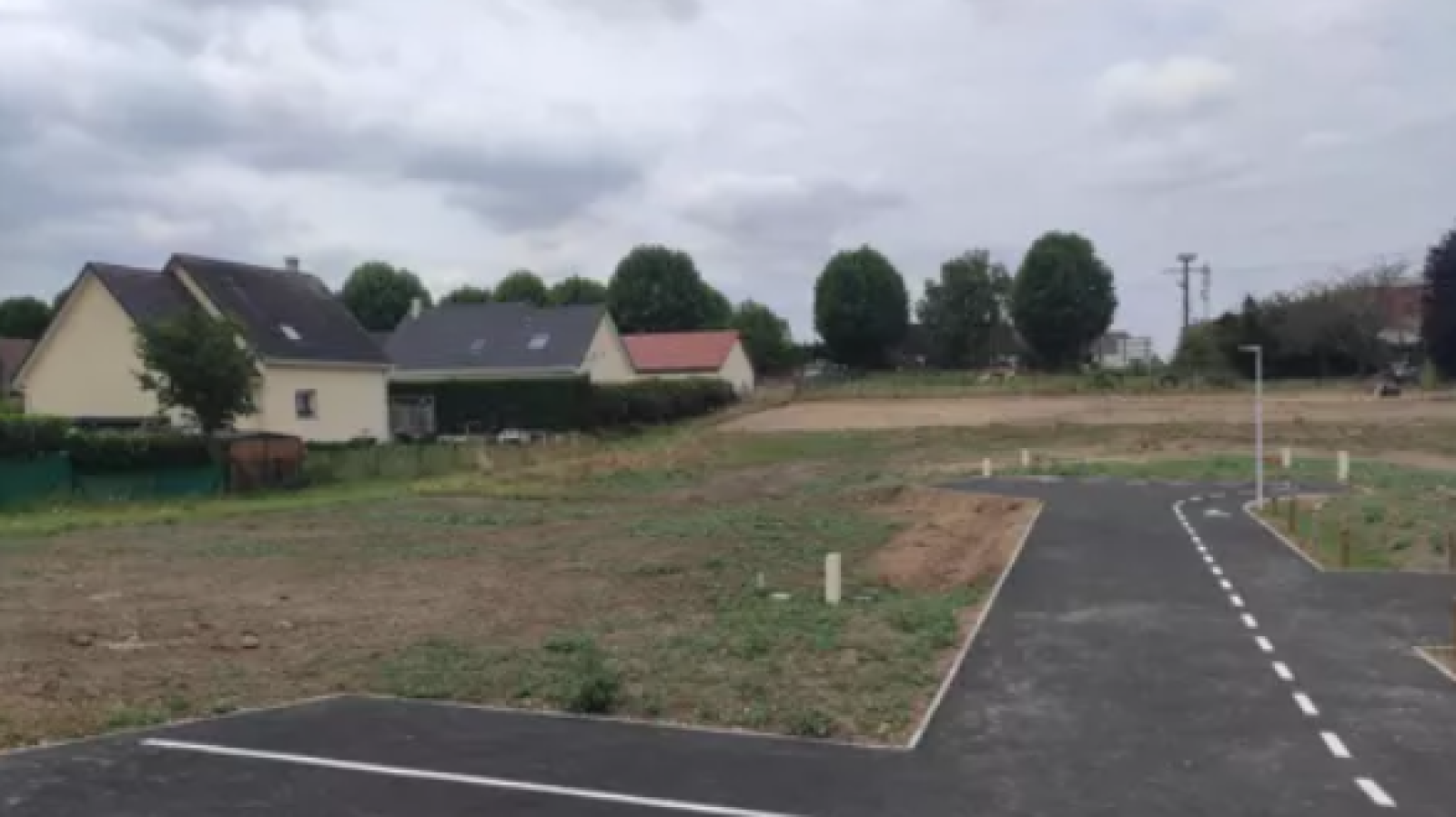 Terrain constructible de 520m2 à Mézières-lez-Cléry
