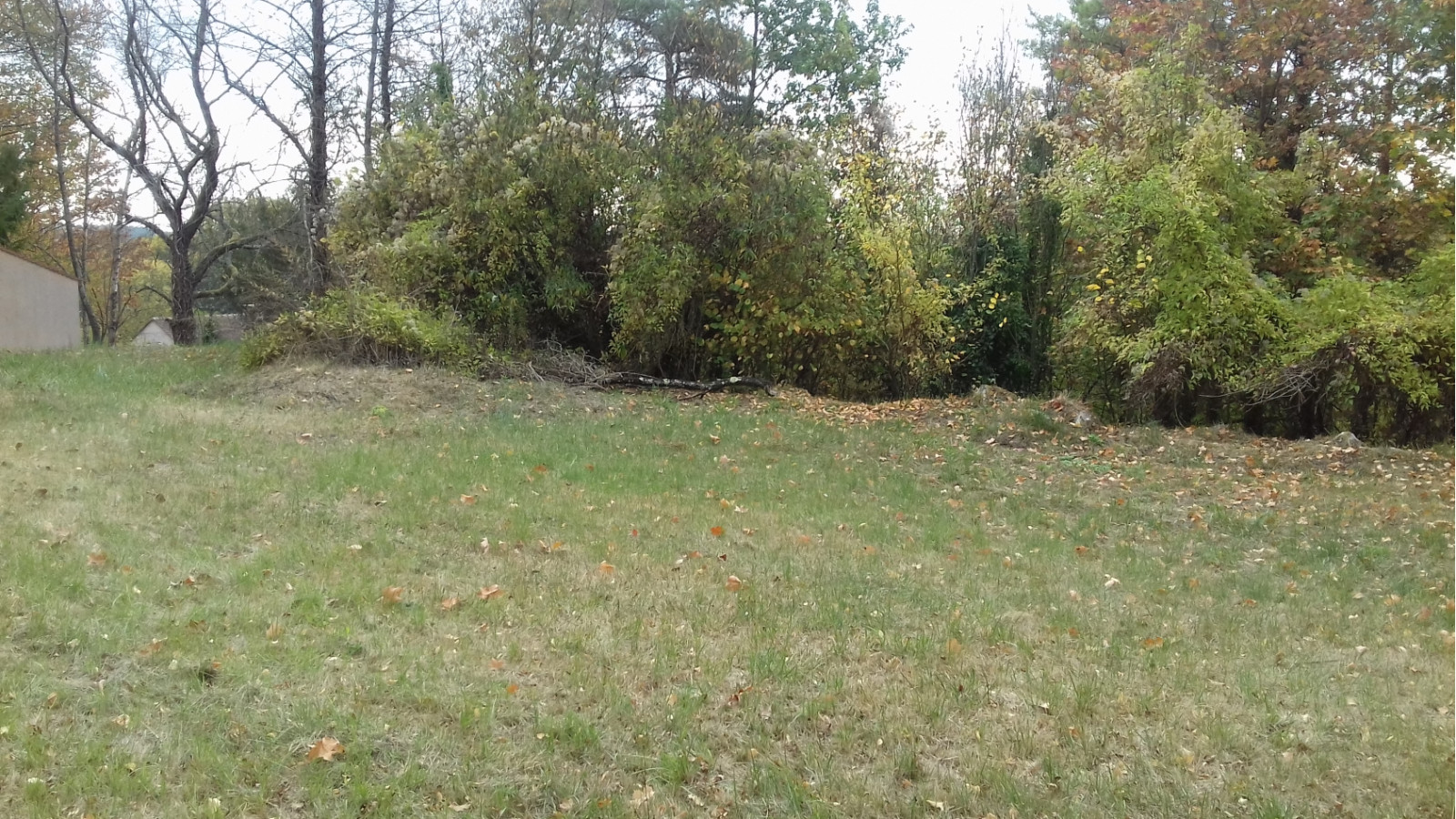 Terrain constructible de 1543m2 à Saint-Maurice-sur-Fessard