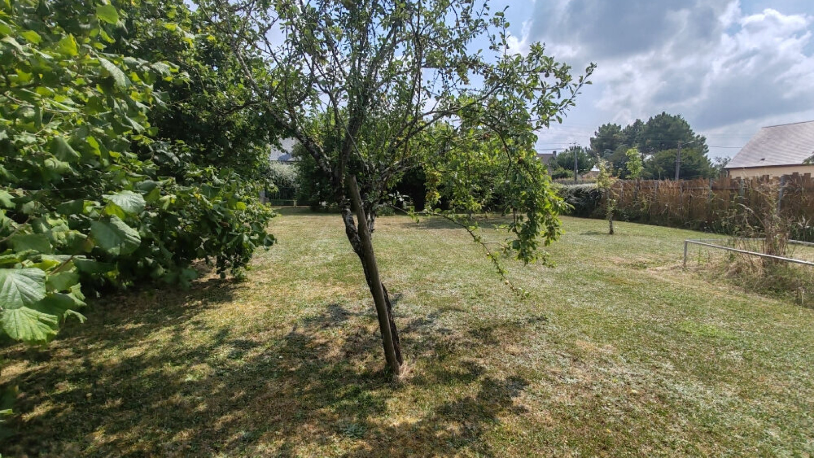 Terrain constructible de 937m2 à Morée