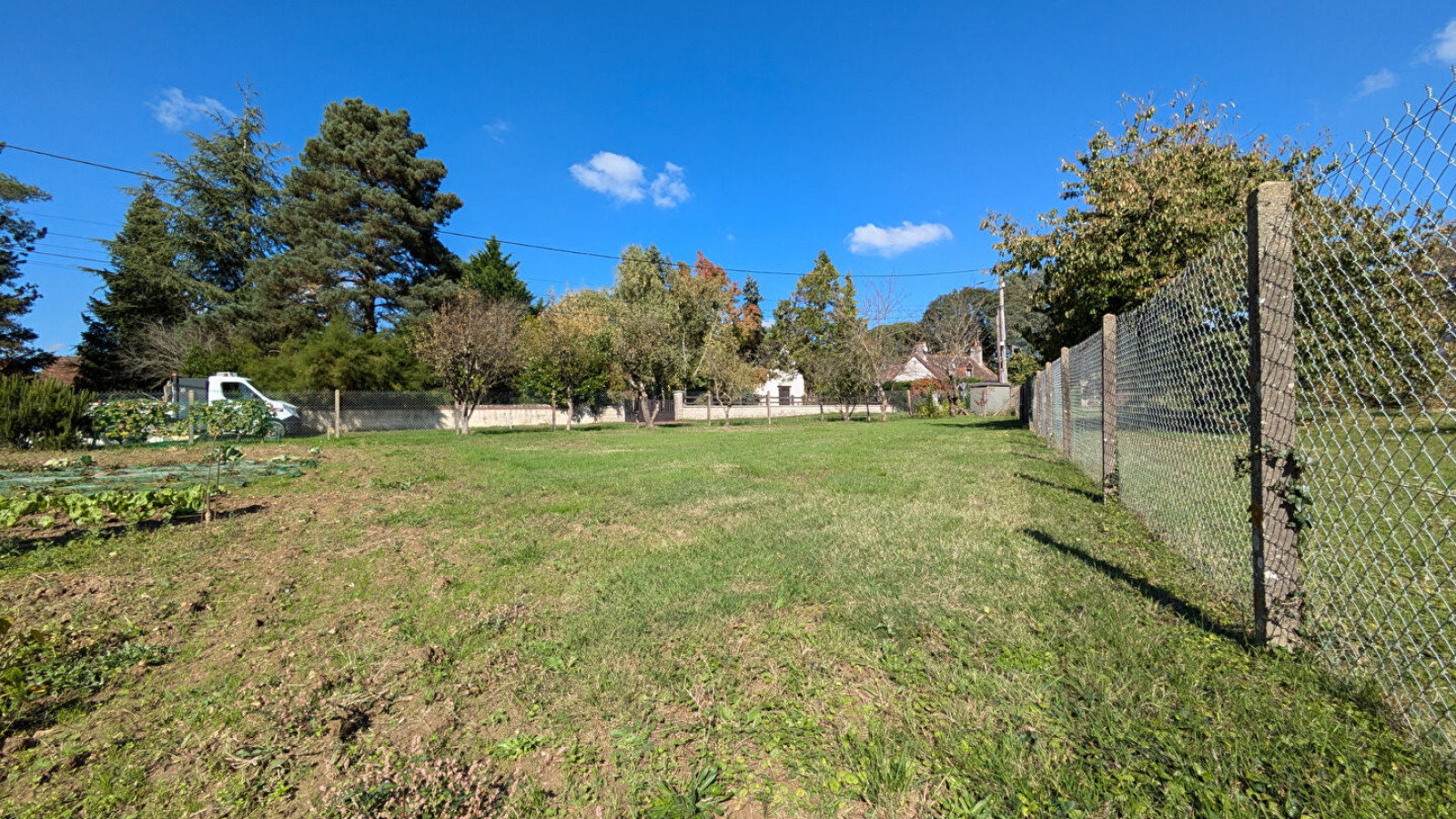 Terrain constructible de 850m2 à Pezou