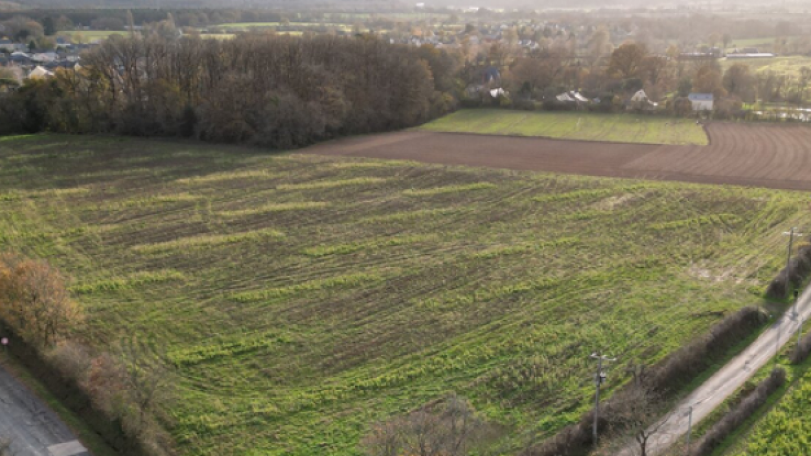 Terrain constructible de 492m2 à Feneu