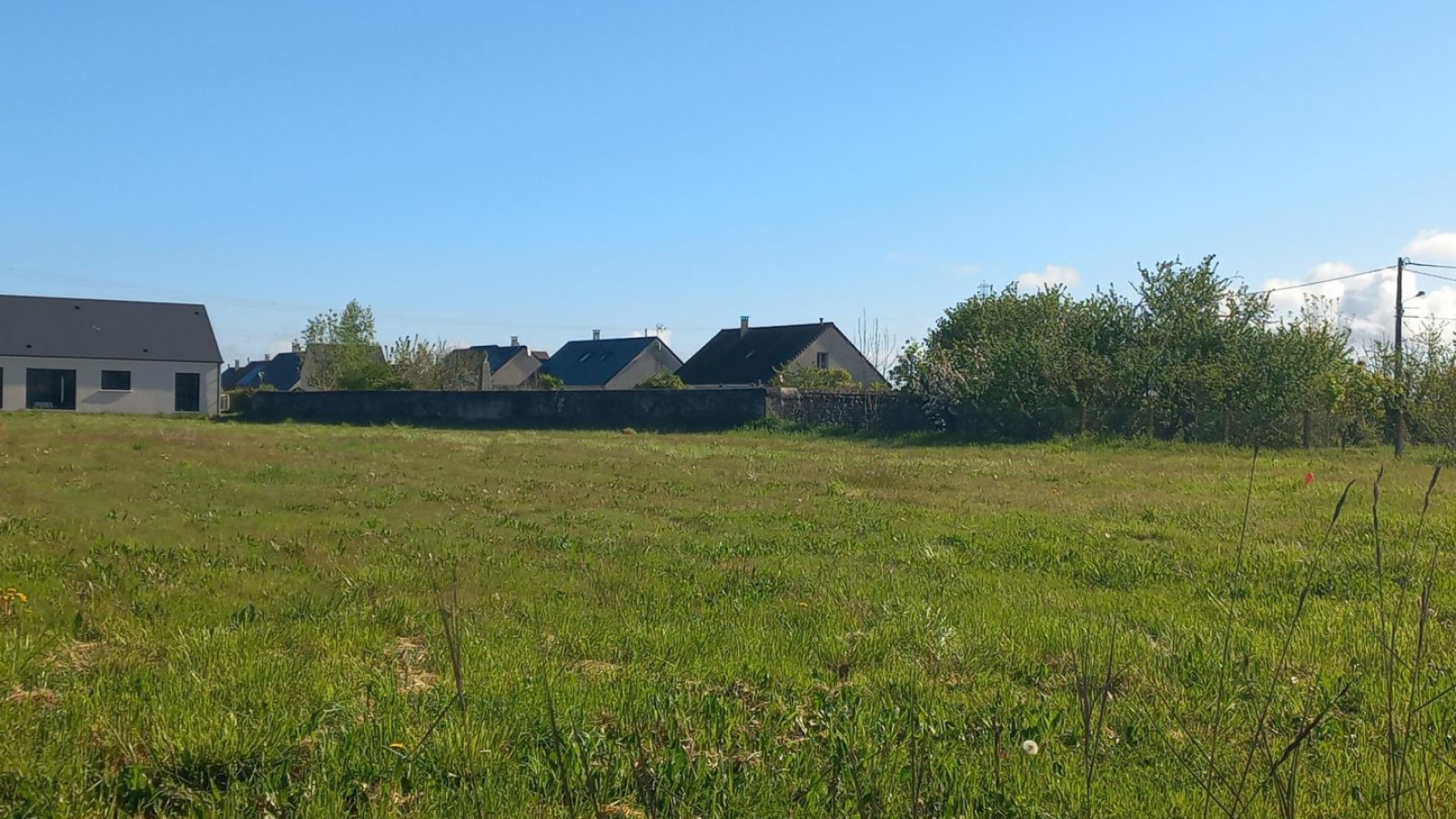 Terrain constructible de 344m2 à Druye