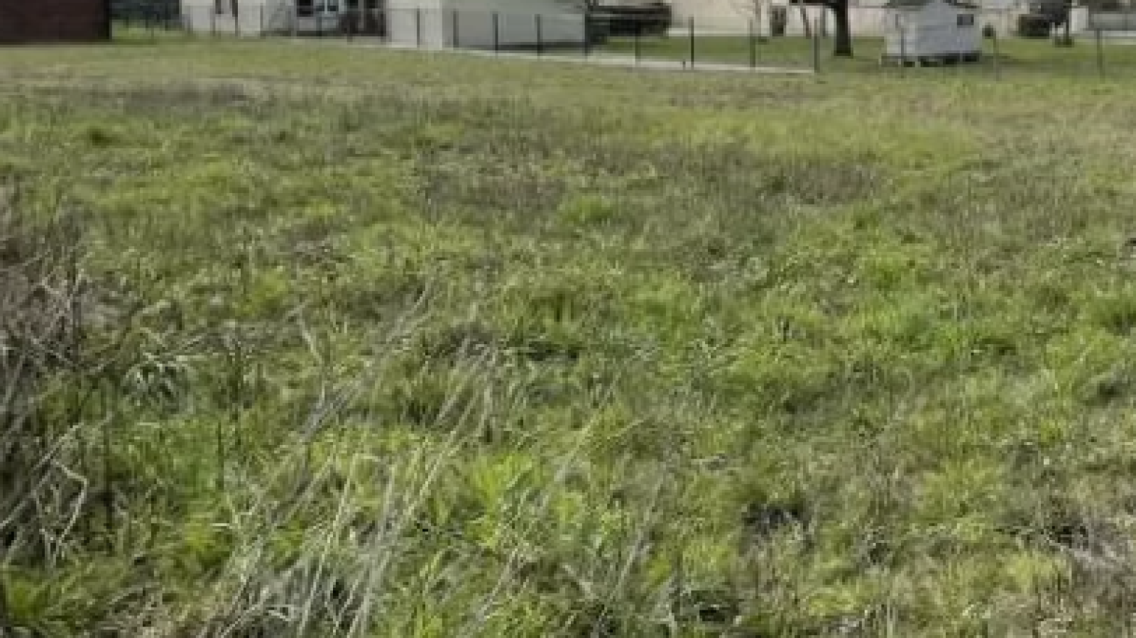 Terrain constructible de 1843m2 à Saint-Sauvant