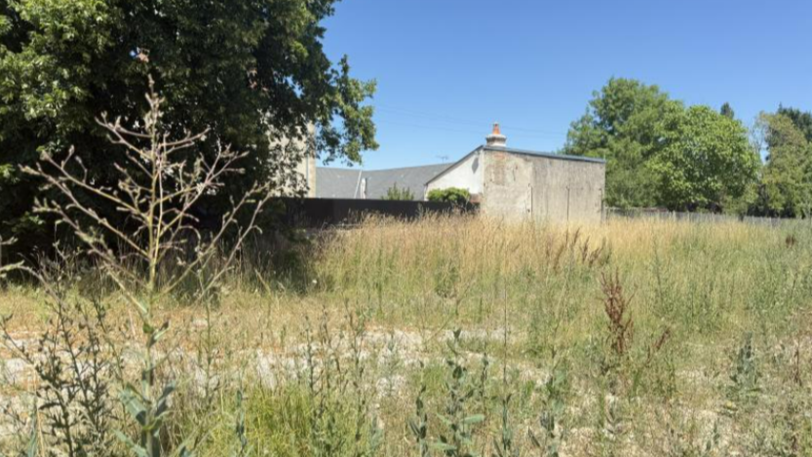 Terrain constructible de 740m2 à Mardié