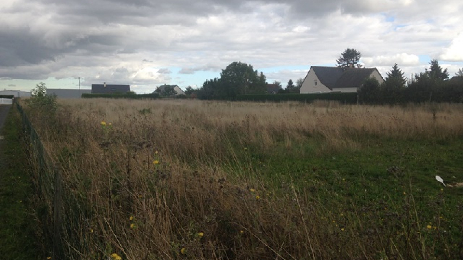 Terrain constructible de 353m2 à Manthelan