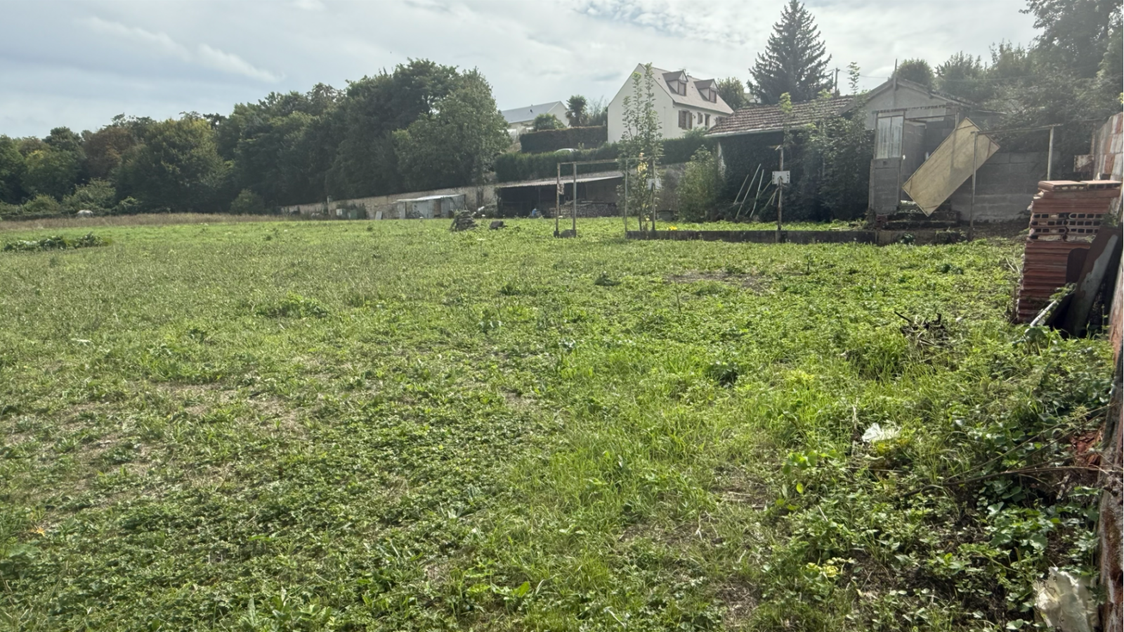 Terrain constructible de 7620m2 à Pithiviers