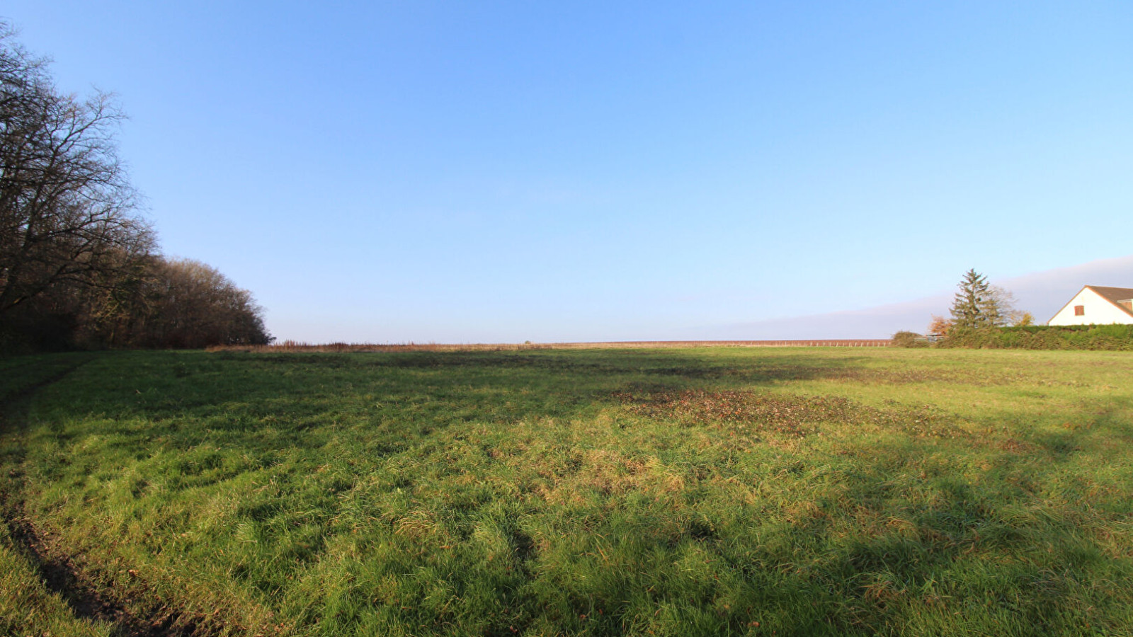 Terrain constructible de 1500m2 à Villerbon