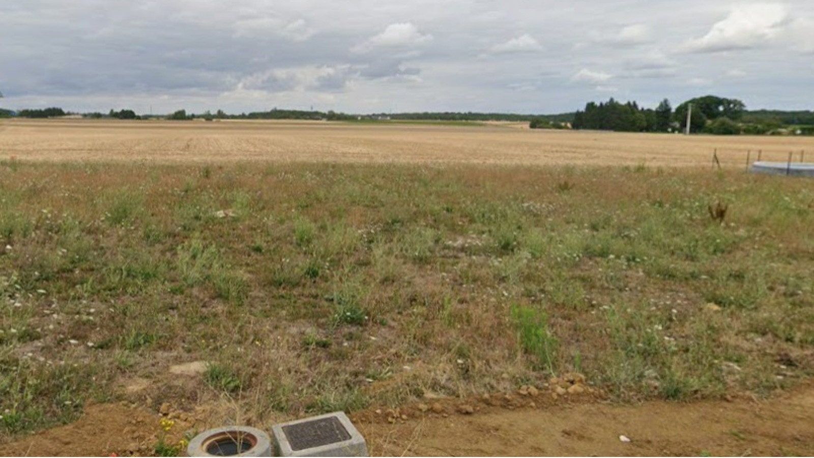 Terrain constructible de 1156m2 à Varennes