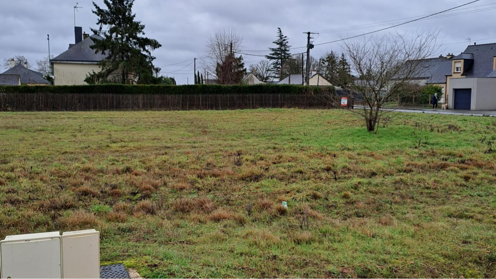 Terrain constructible de 373m2 à Feneu