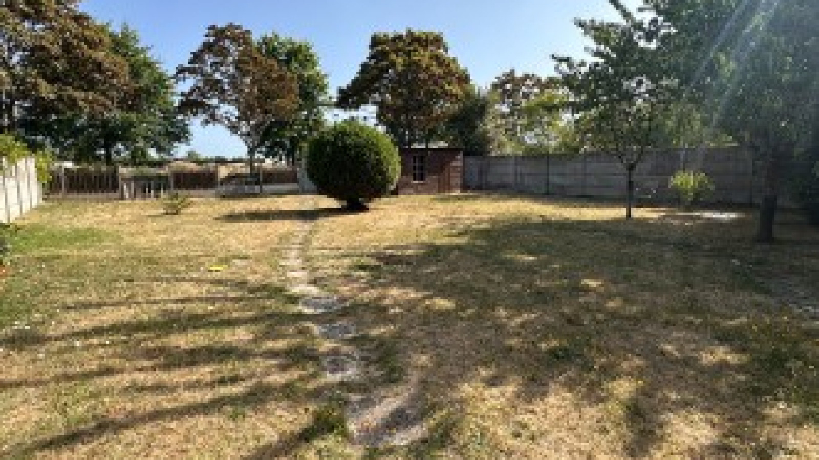 Terrain constructible de 400m2 à Les Ponts-de-Cé