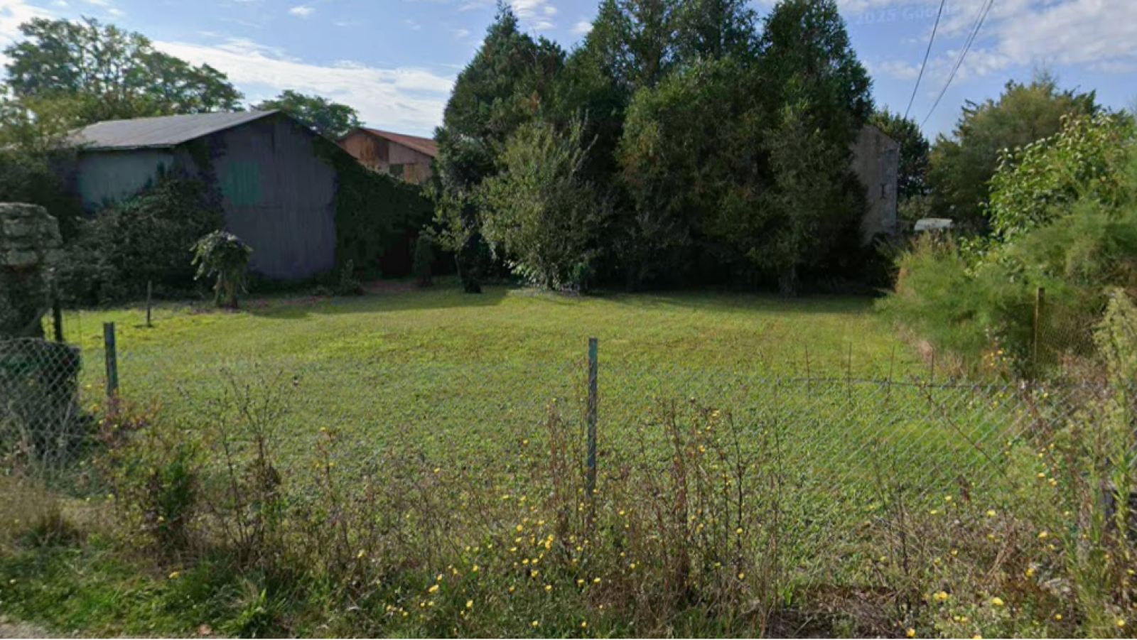 Terrain constructible de 582m2 à Le Bardon