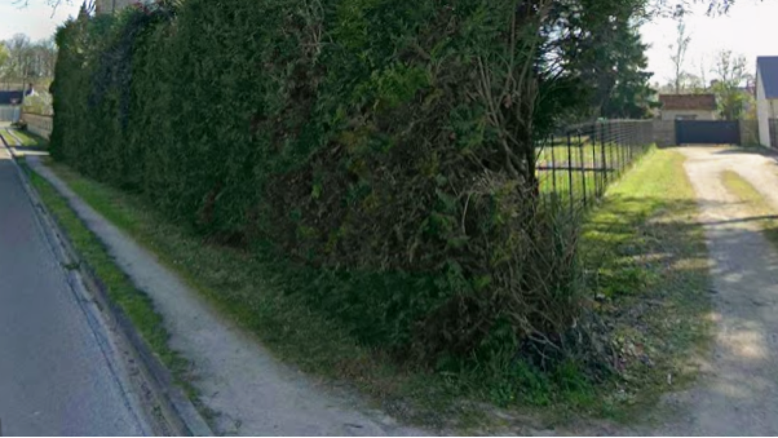 Terrain constructible de 905m2 à Chilleurs-aux-Bois