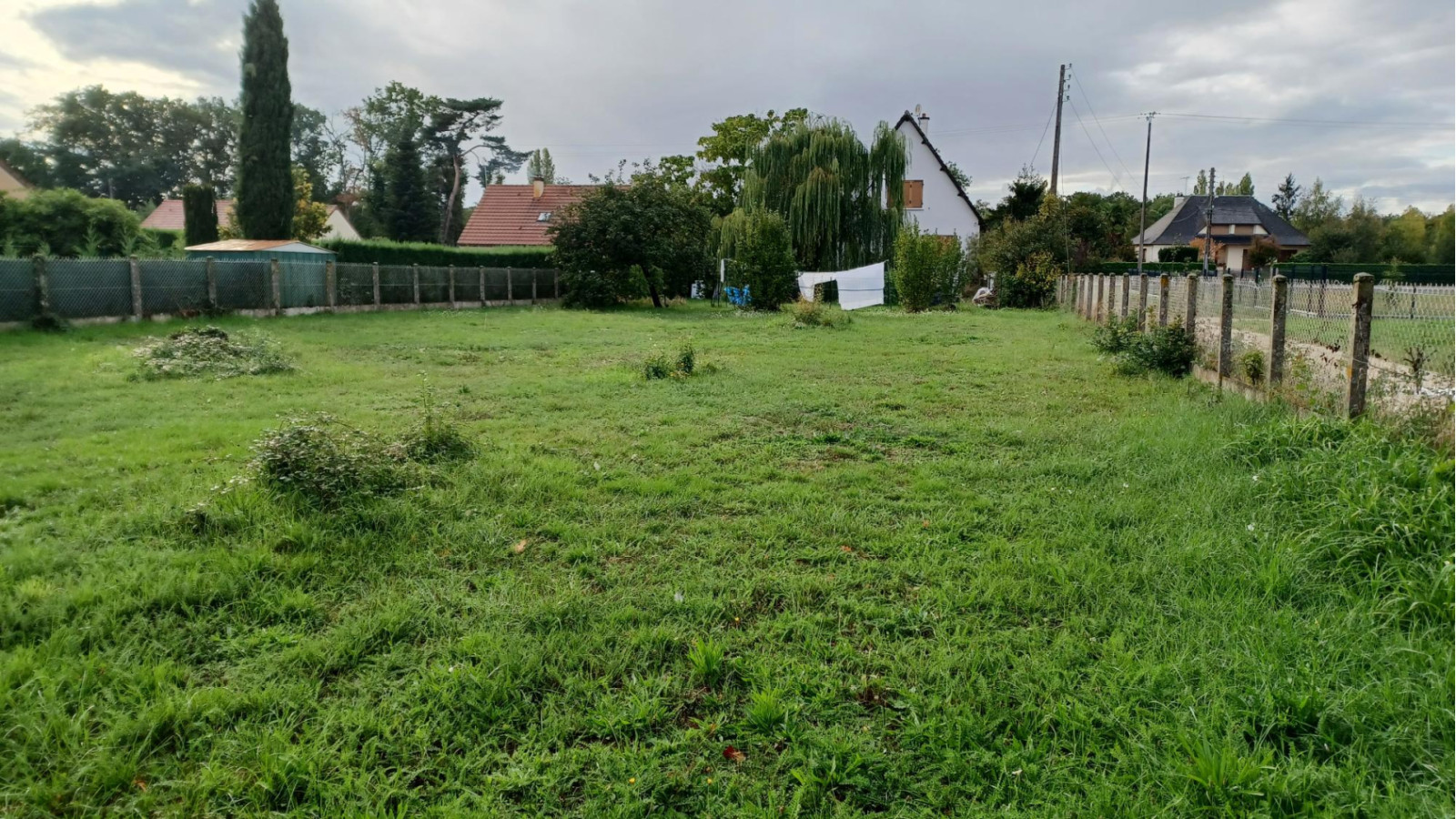 Terrain constructible de 1000m2 à Quiers-sur-Bezonde