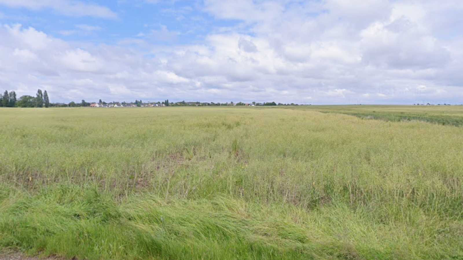 Terrain constructible de 442m2 à Messas