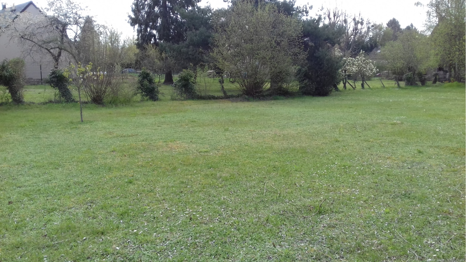 Terrain constructible de 1082m2 à Villecerf
