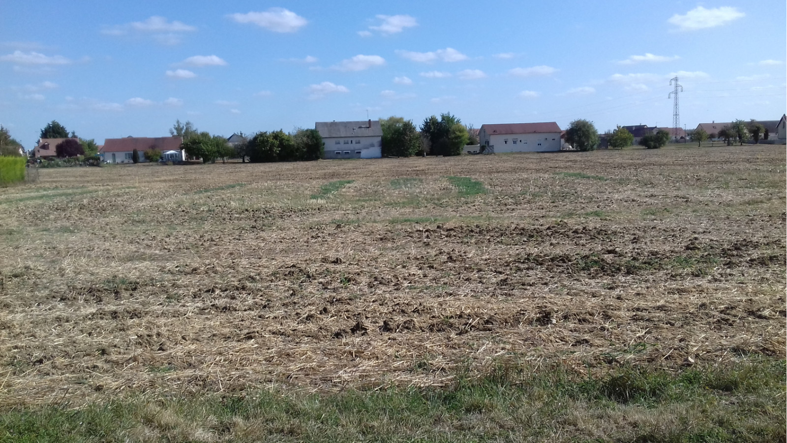 Terrain constructible de 693m2 à Château-Landon