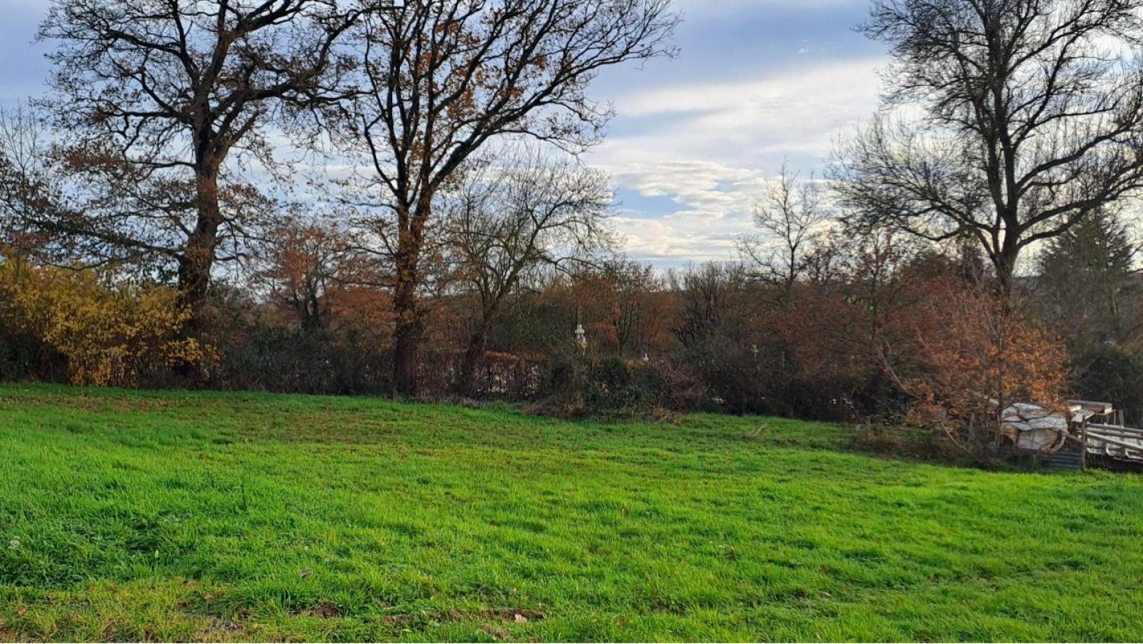 Terrain constructible de 436m2 à Val d'Erdre-Auxence