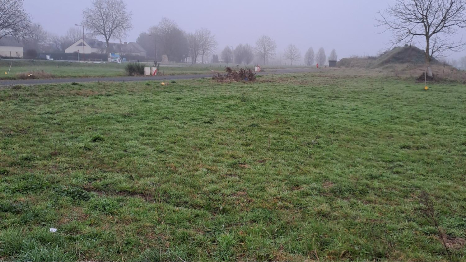 Terrain constructible de 358m2 à Morannes sur Sarthe-Daumeray