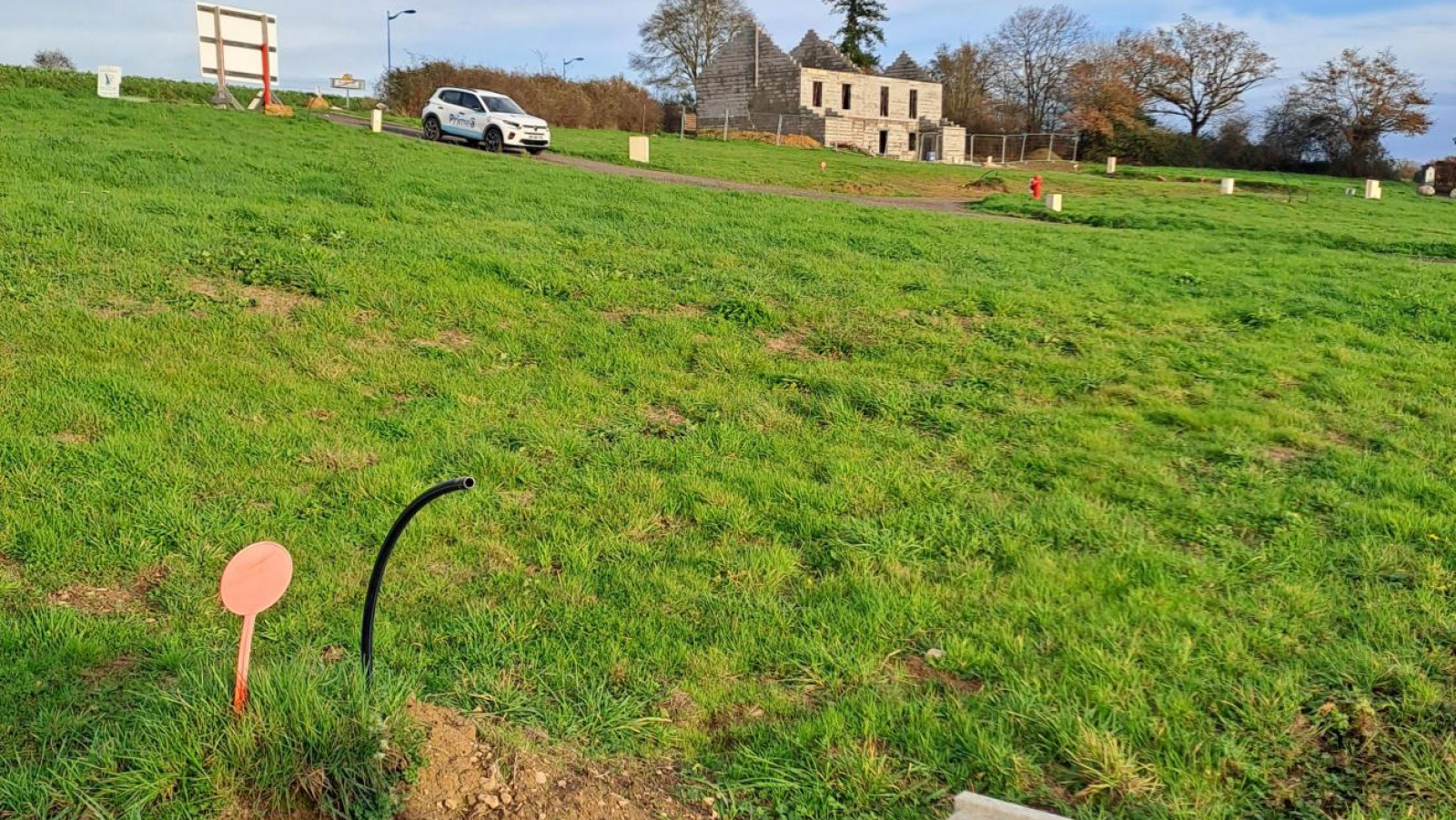 Terrain constructible de 358m2 à Val d'Erdre-Auxence