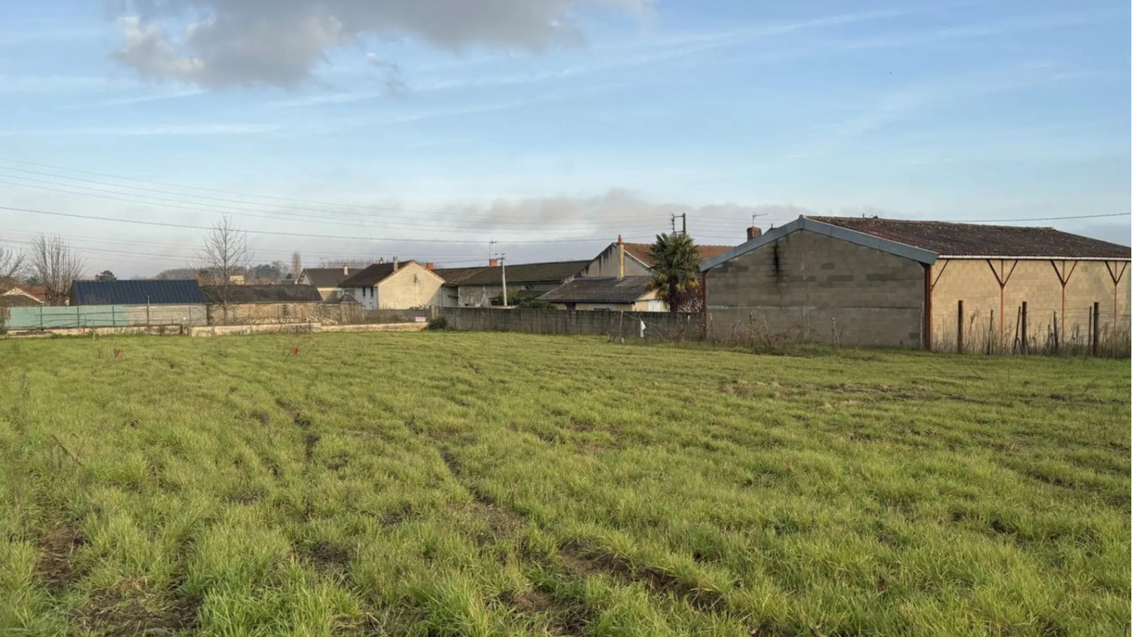 Terrain constructible de 1137m2 à Lencloître