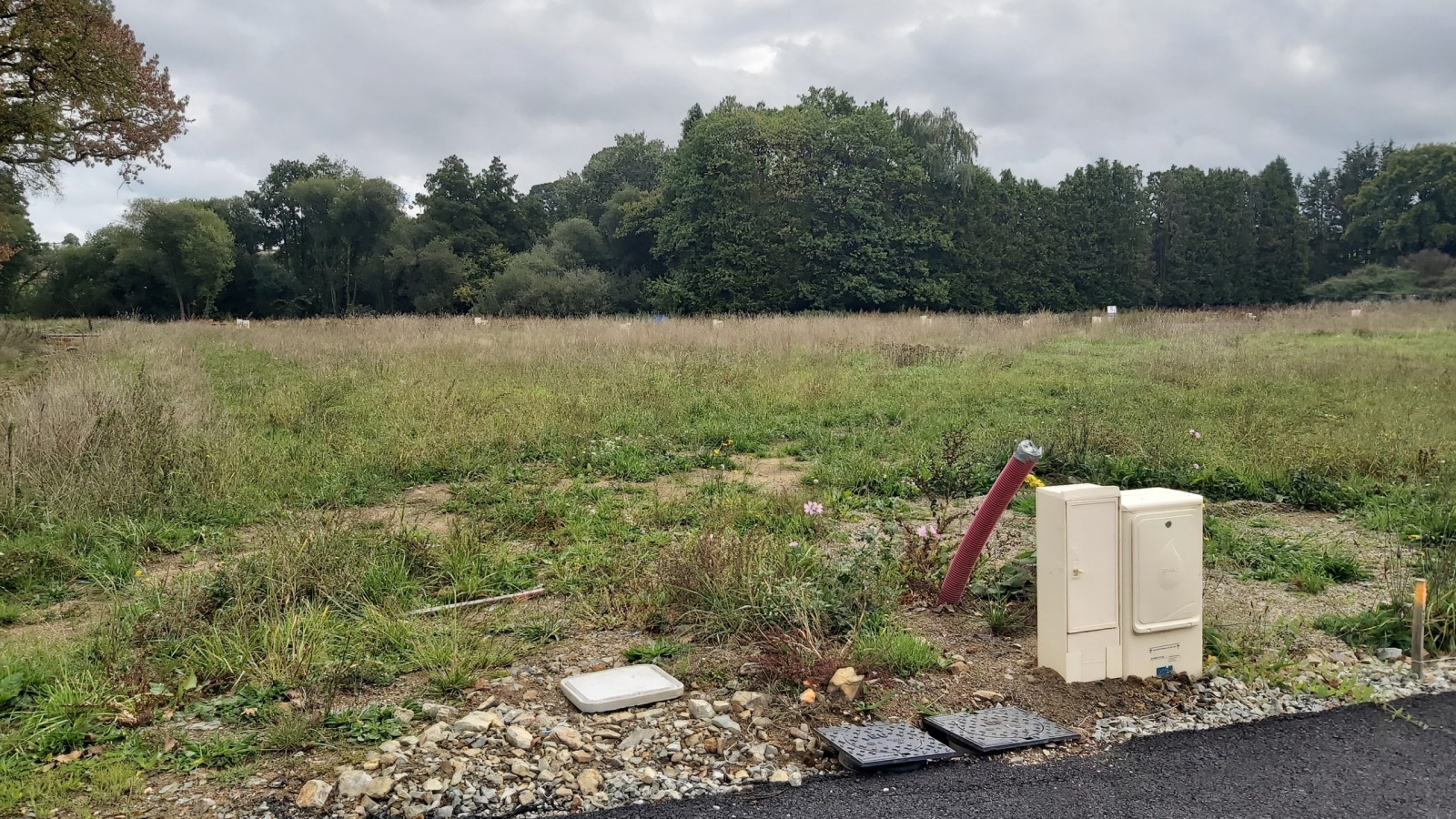 Terrain constructible de 794m2 à Jaunay-Marigny