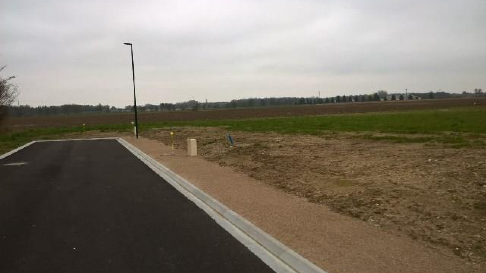 Terrain constructible de 526m2 à Pannes