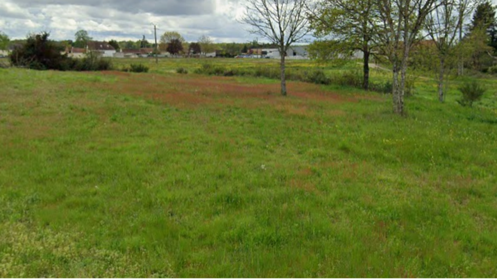 Terrain constructible de 600m2 à Tigy
