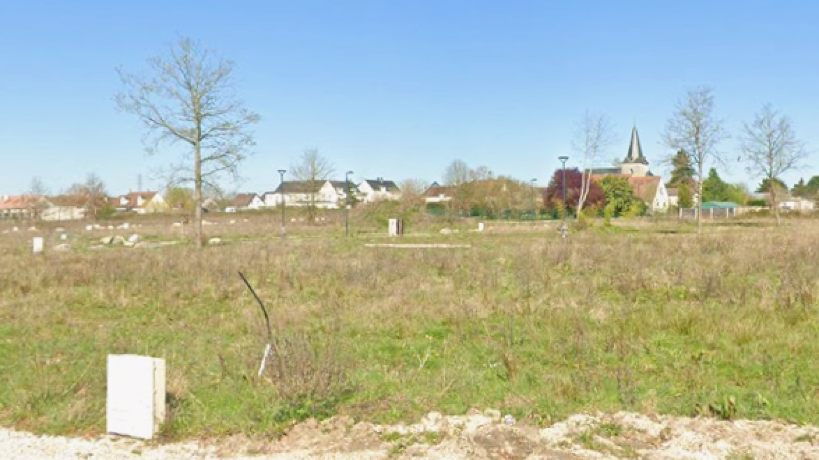 Terrain constructible de 596m2 à Semoy