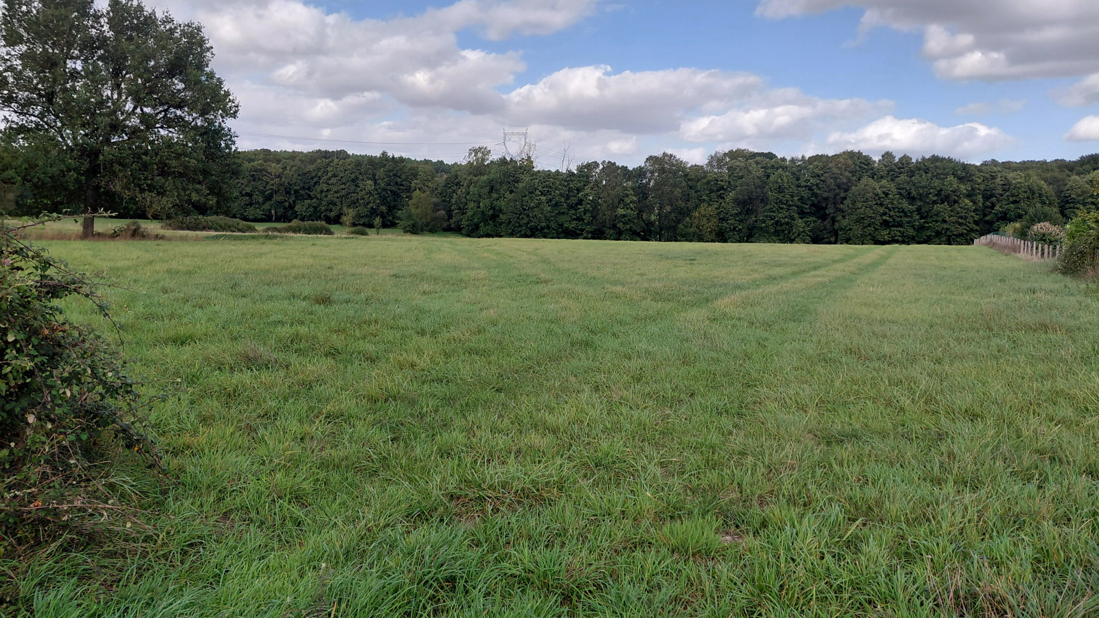 Terrain constructible de 497m2 à Mettray