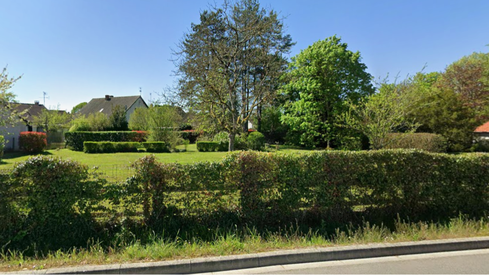 Terrain constructible de 680m2 à La Ferté-Saint-Aubin