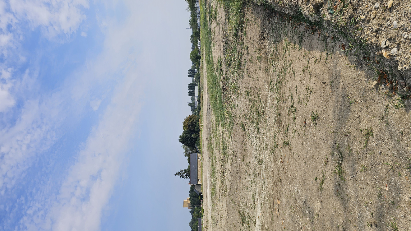 Terrain constructible de 368m2 à Longué-Jumelles