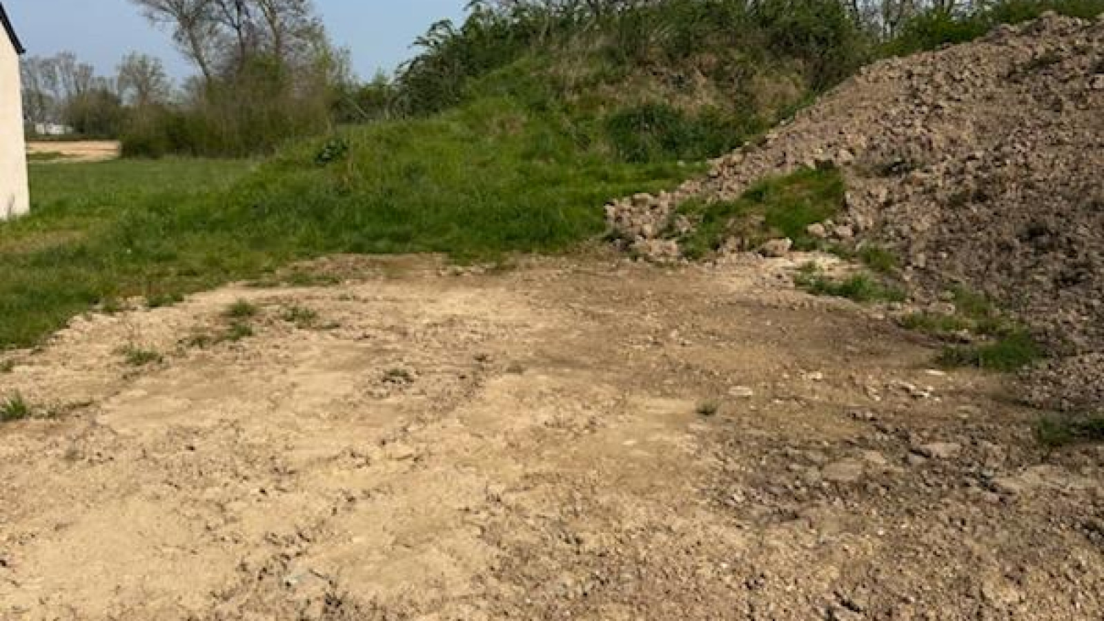 Terrain constructible de 449m2 à Écouflant