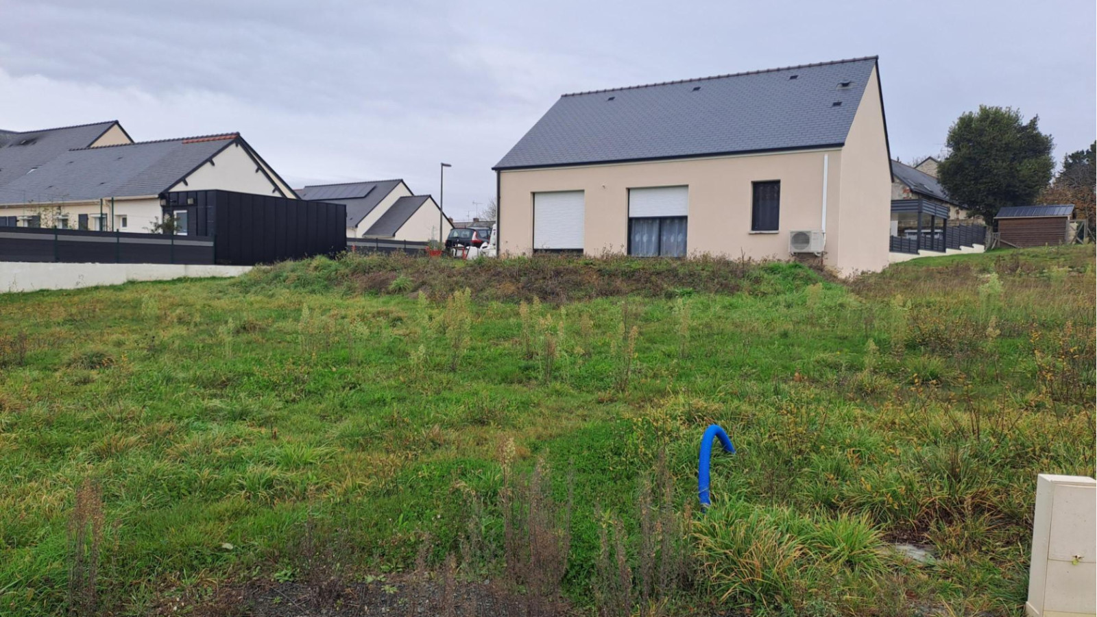 Terrain constructible de 332m2 à Sarrigné