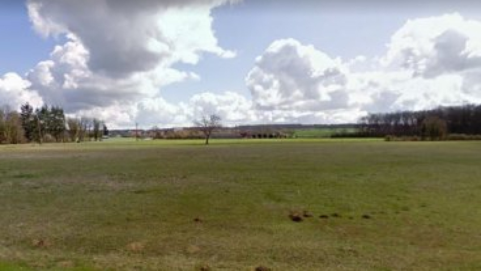 Terrain constructible de 1113m2 à Lencloître