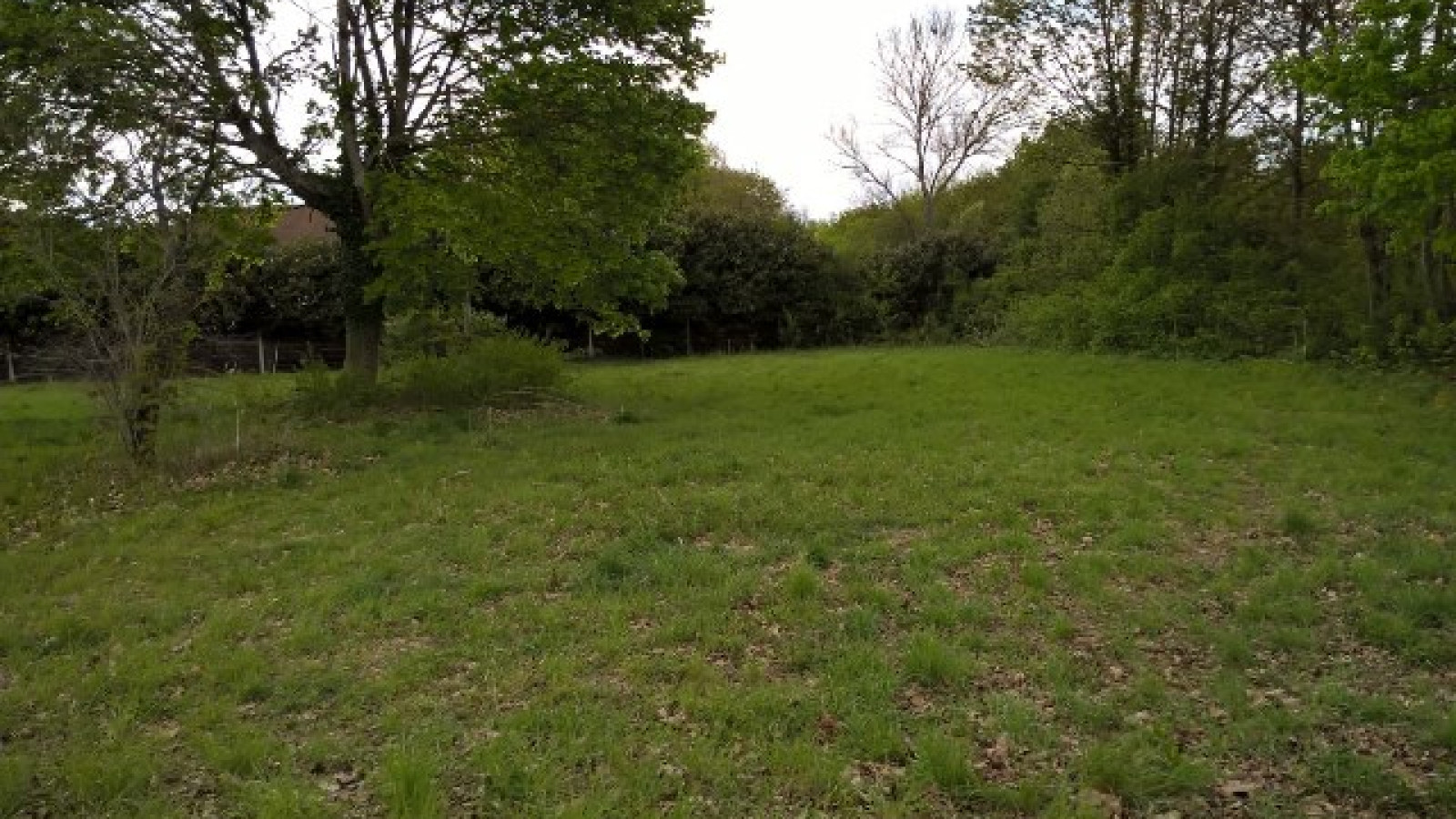 Terrain constructible de 1022m2 à Varennes-Changy