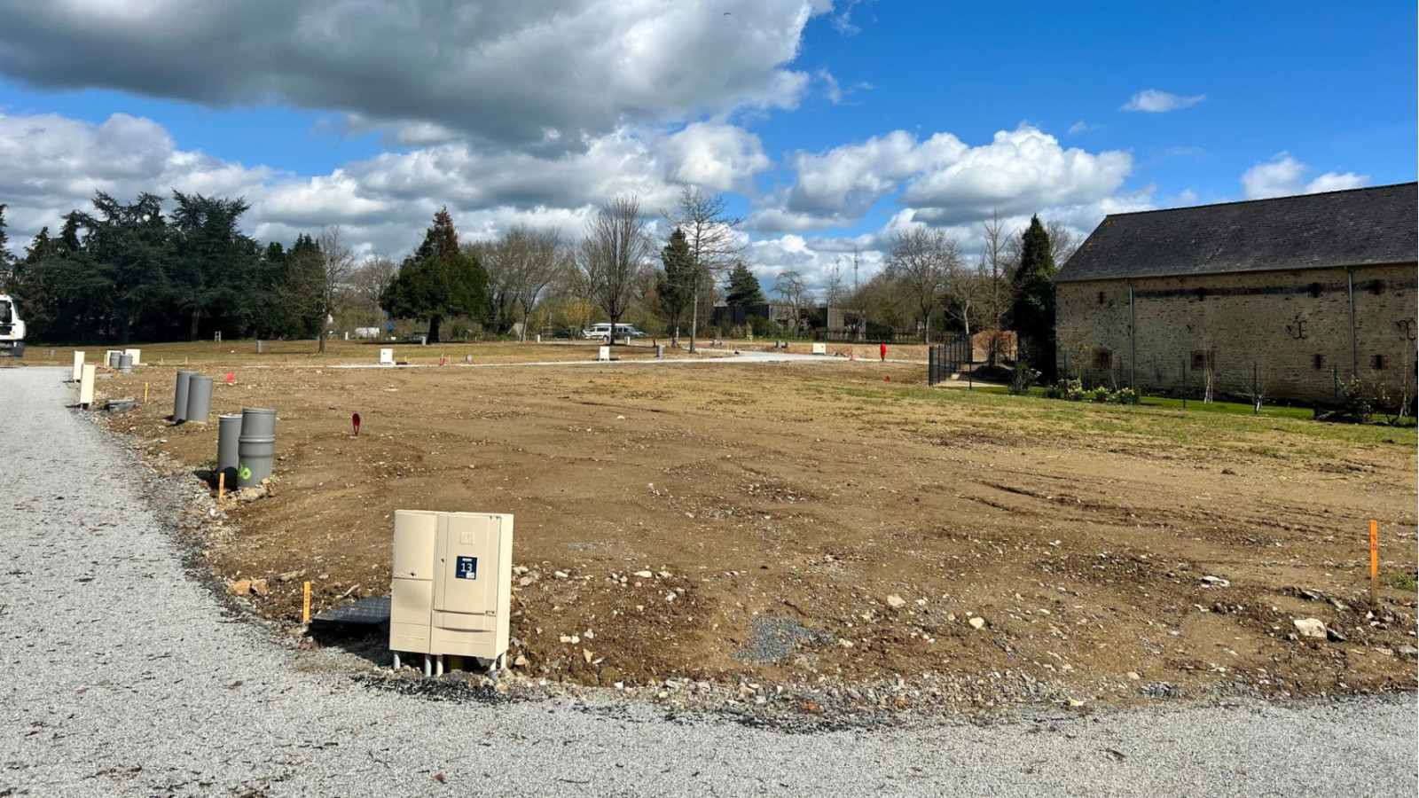 Terrain constructible de 700m2 à Saint-Julien-l'Ars