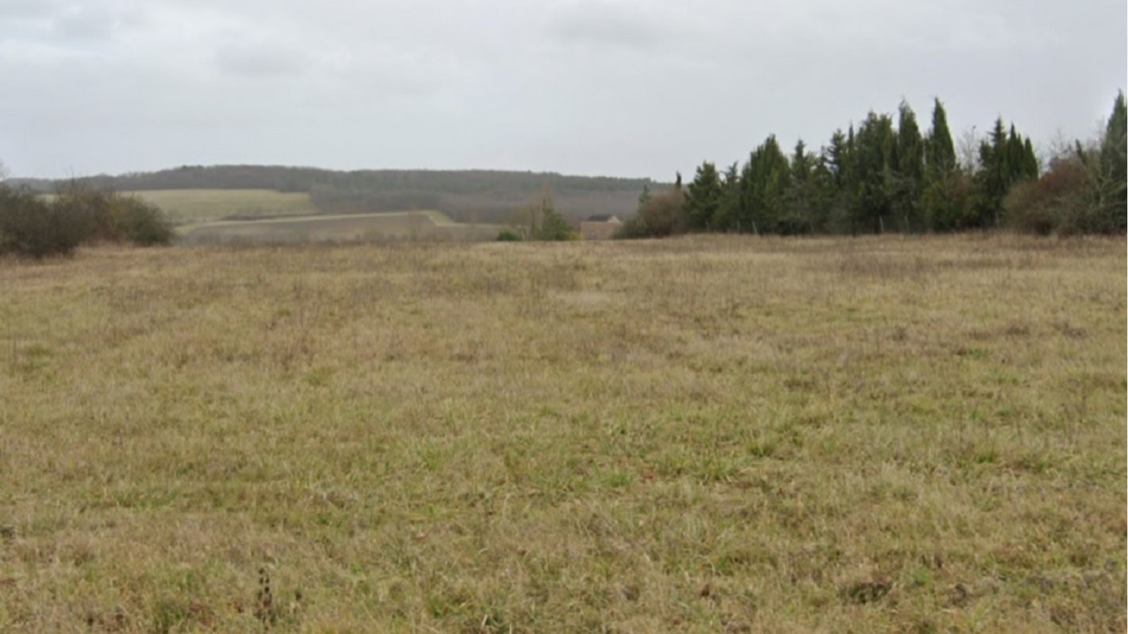 Terrain constructible de 3600m2 à Bonnes