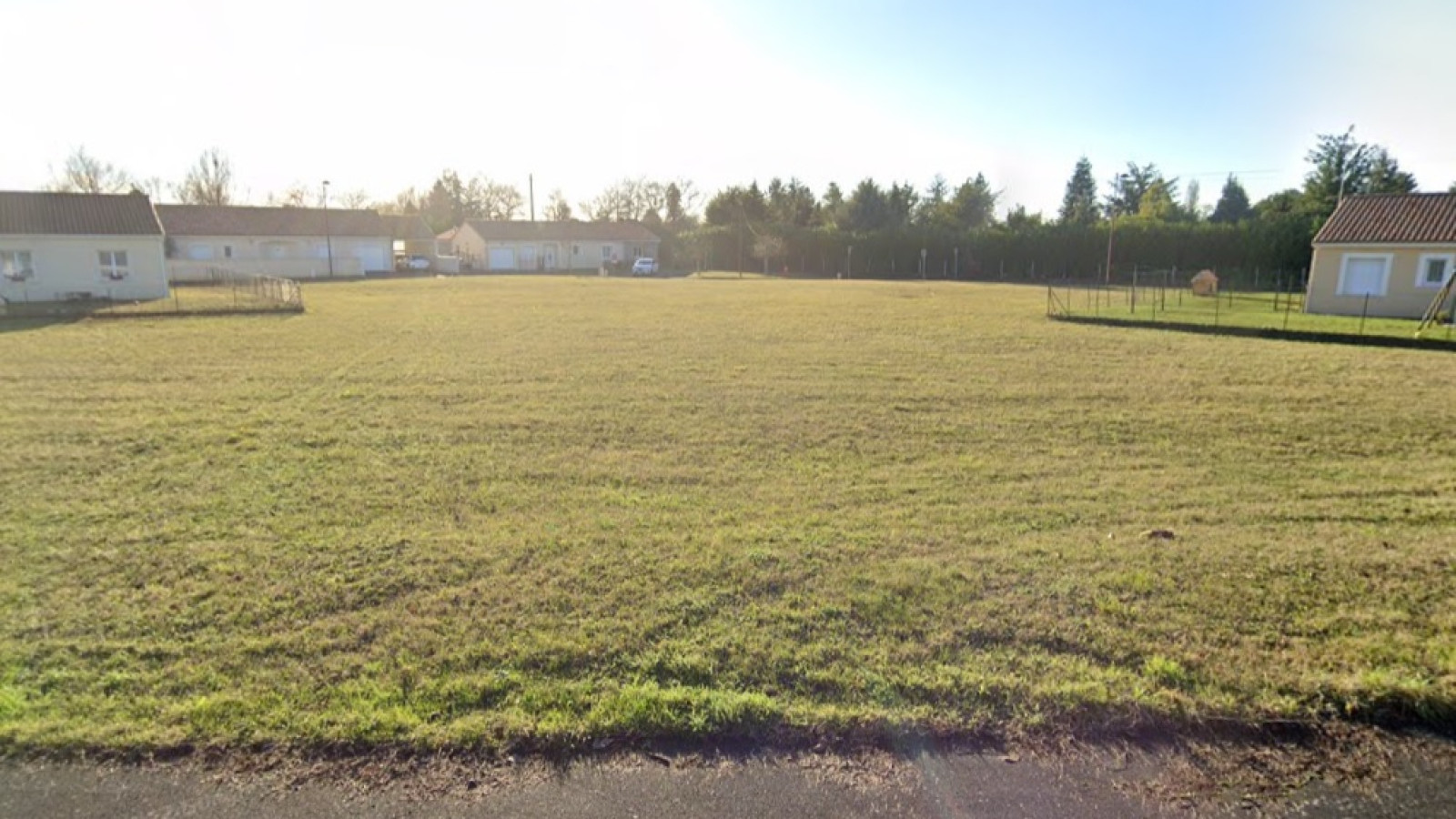 Terrain constructible de 780m2 à Leignes-sur-Fontaine