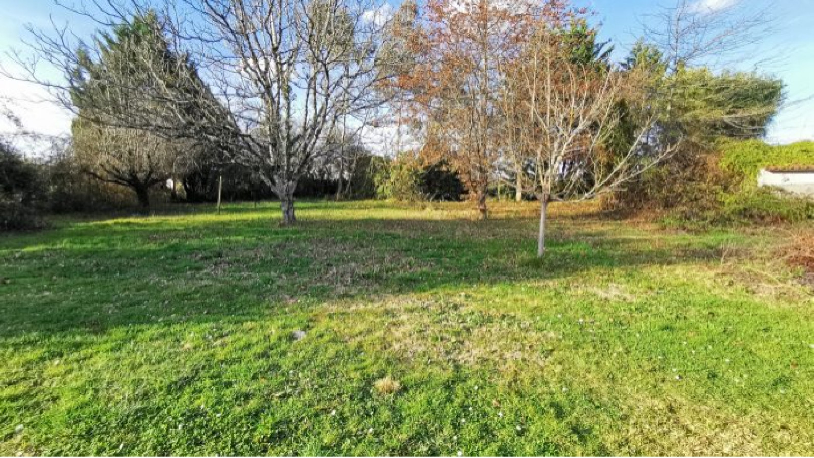 Terrain constructible de 435m2 à Smarves