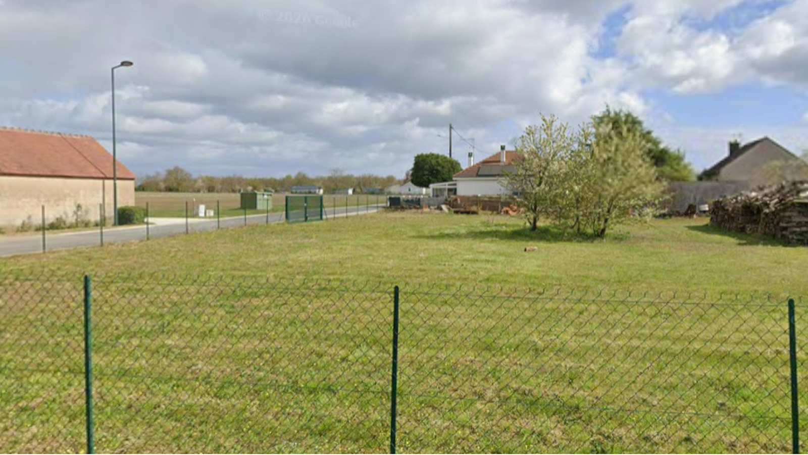 Terrain constructible de 774m2 à Mardié