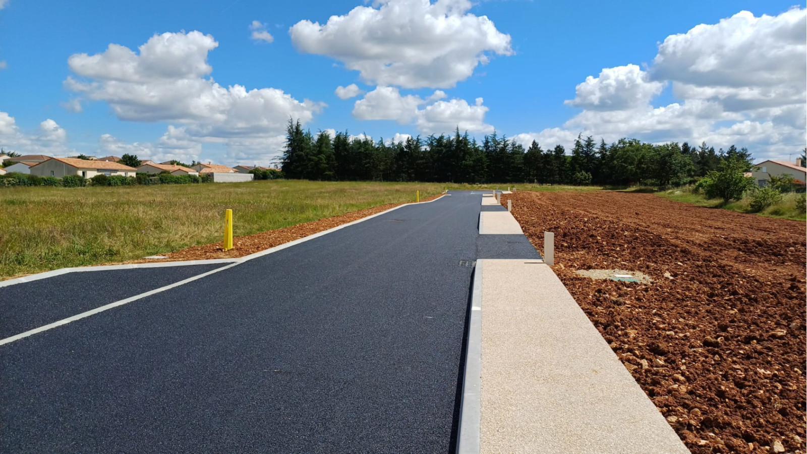 Terrain constructible de 493m2 à Iteuil