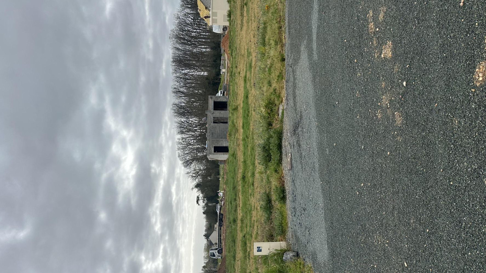 Terrain constructible de 432m2 à Huillé-Lézigné