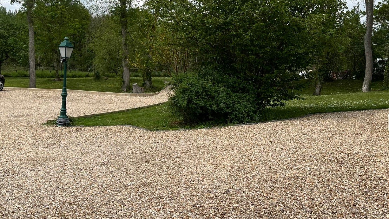Terrain constructible de 748m2 à Oulins