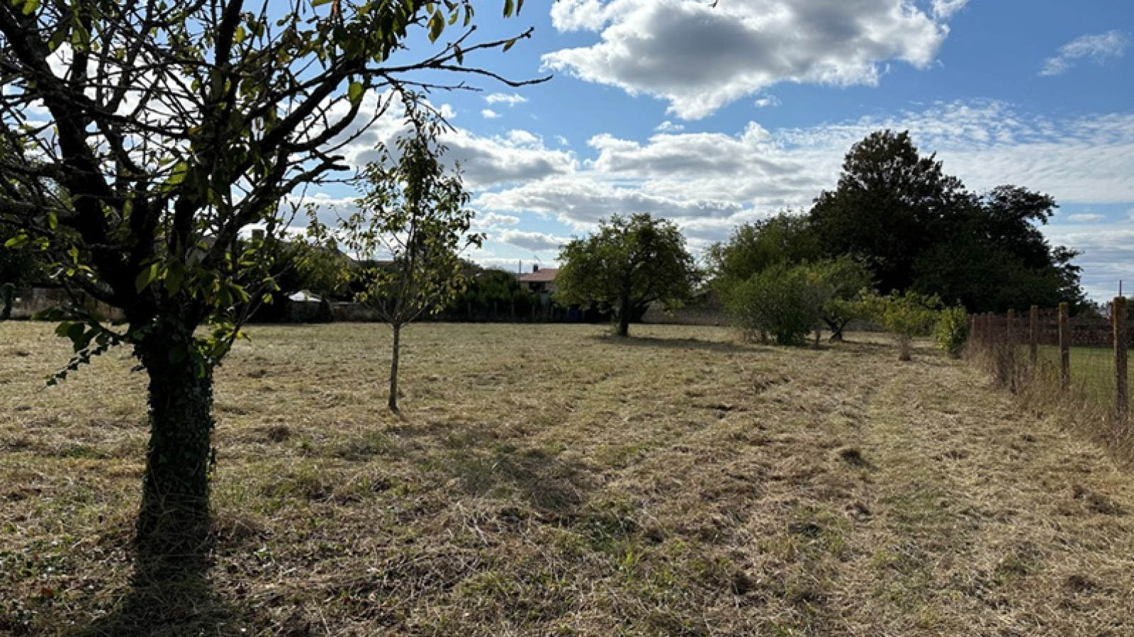 Terrain constructible de 3200m2 à Châtellerault