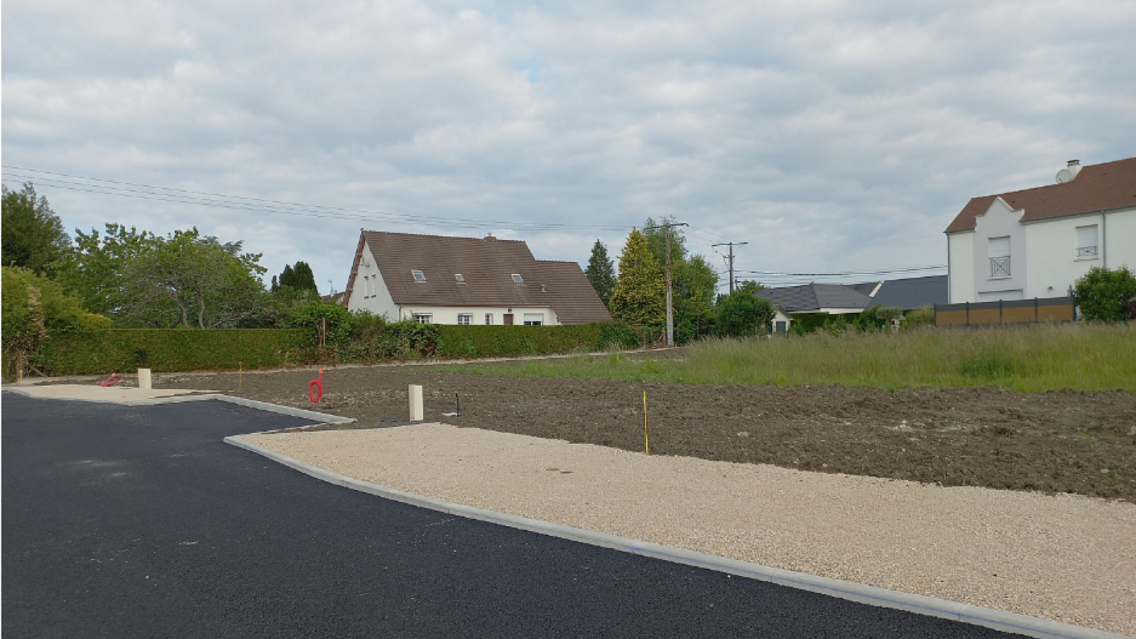 Terrain constructible de 657m2 à Saint-Lyé-la-Forêt