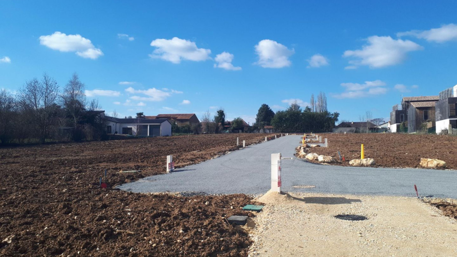 Terrain constructible de 309m2 à Nouaillé-Maupertuis