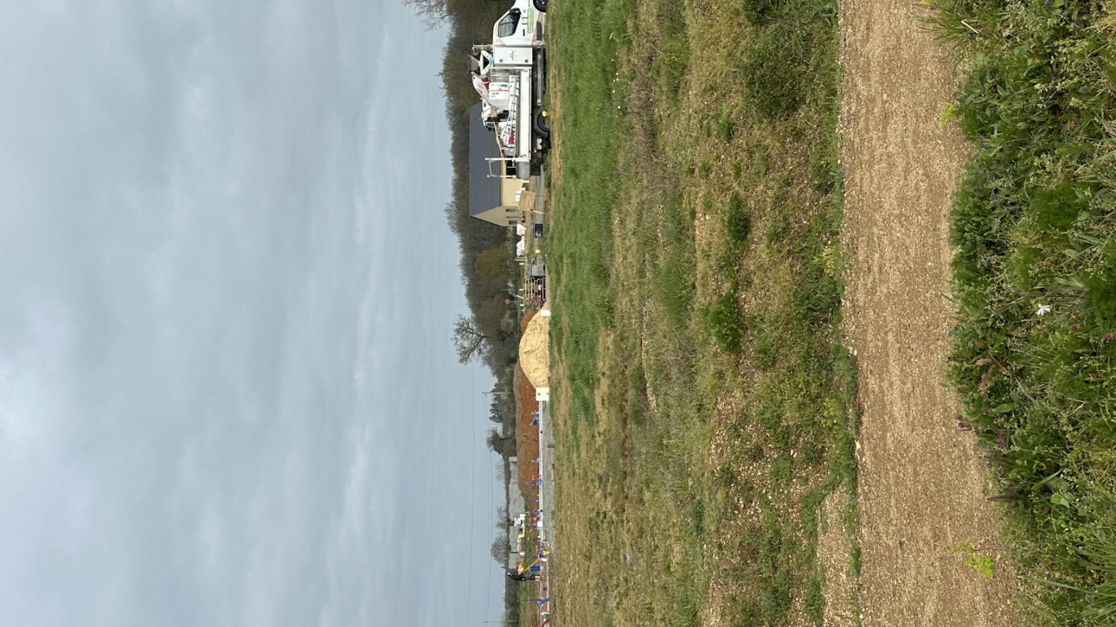 Terrain constructible de 411m2 à Rives-du-Loir-en-Anjou