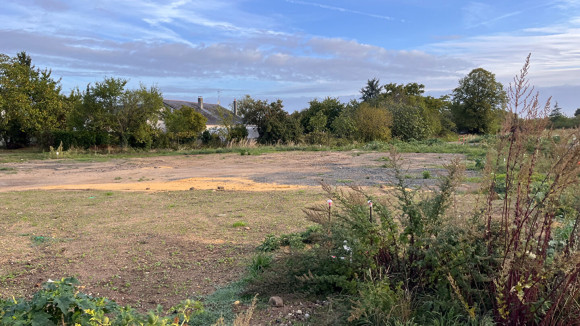 Terrain la Ménitré.jpg
