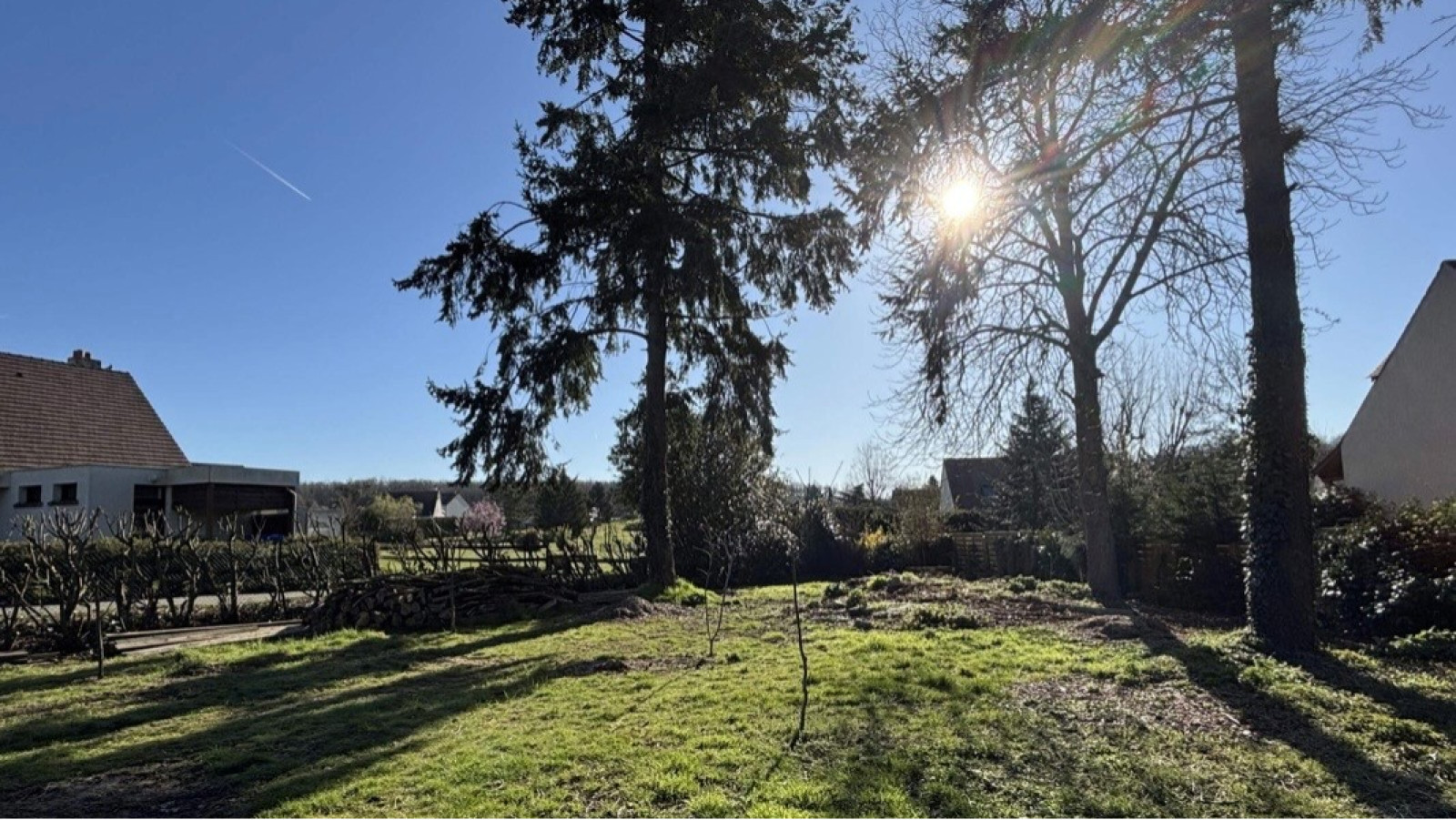 Terrain constructible de 680m2 à Ponthévrard